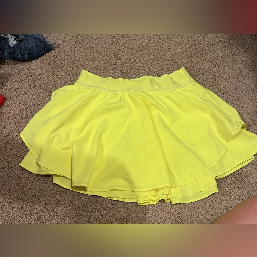 Lululemon court rival